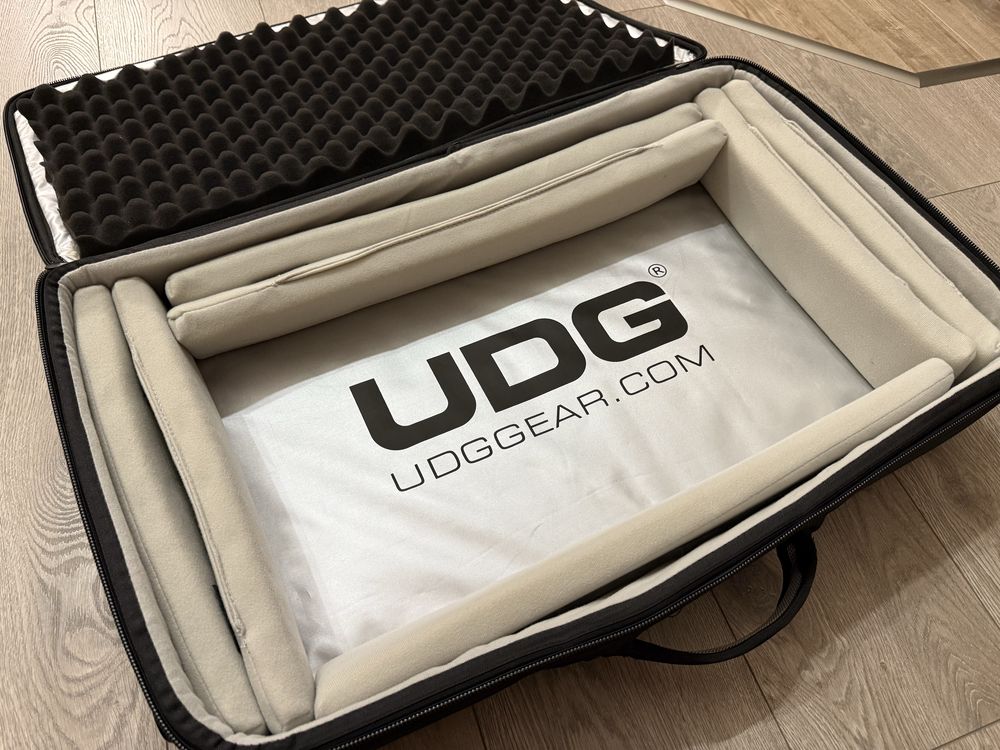 UDG Urbanite MIDI Controller Sleeve Large Black (калъф за конзола)