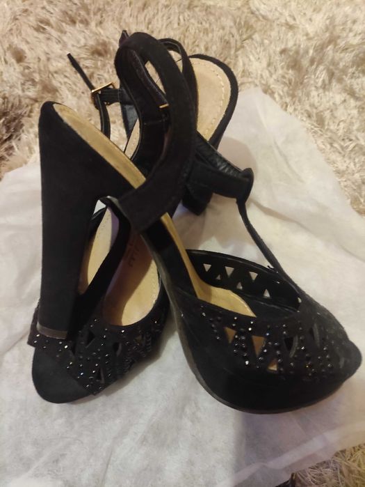 Pantofi de ocazie 35 lei perechea