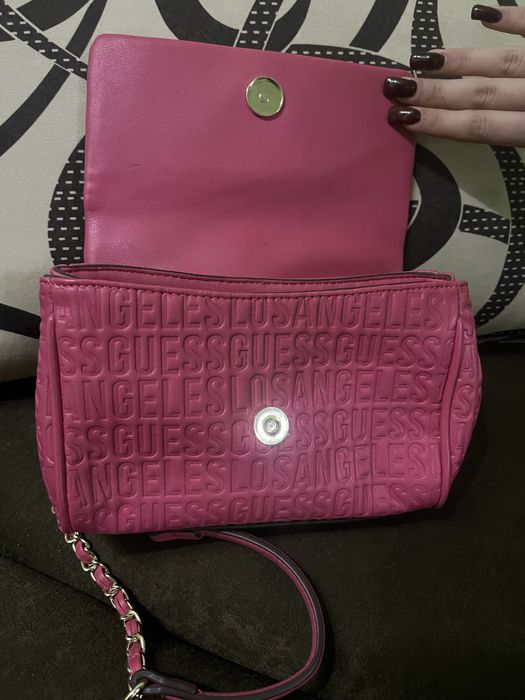 Чатна на Guess, почти не носена