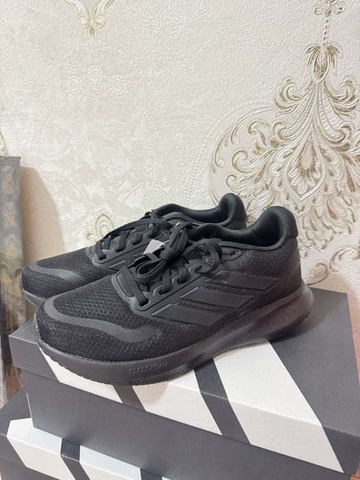 Кроссовки Адидас