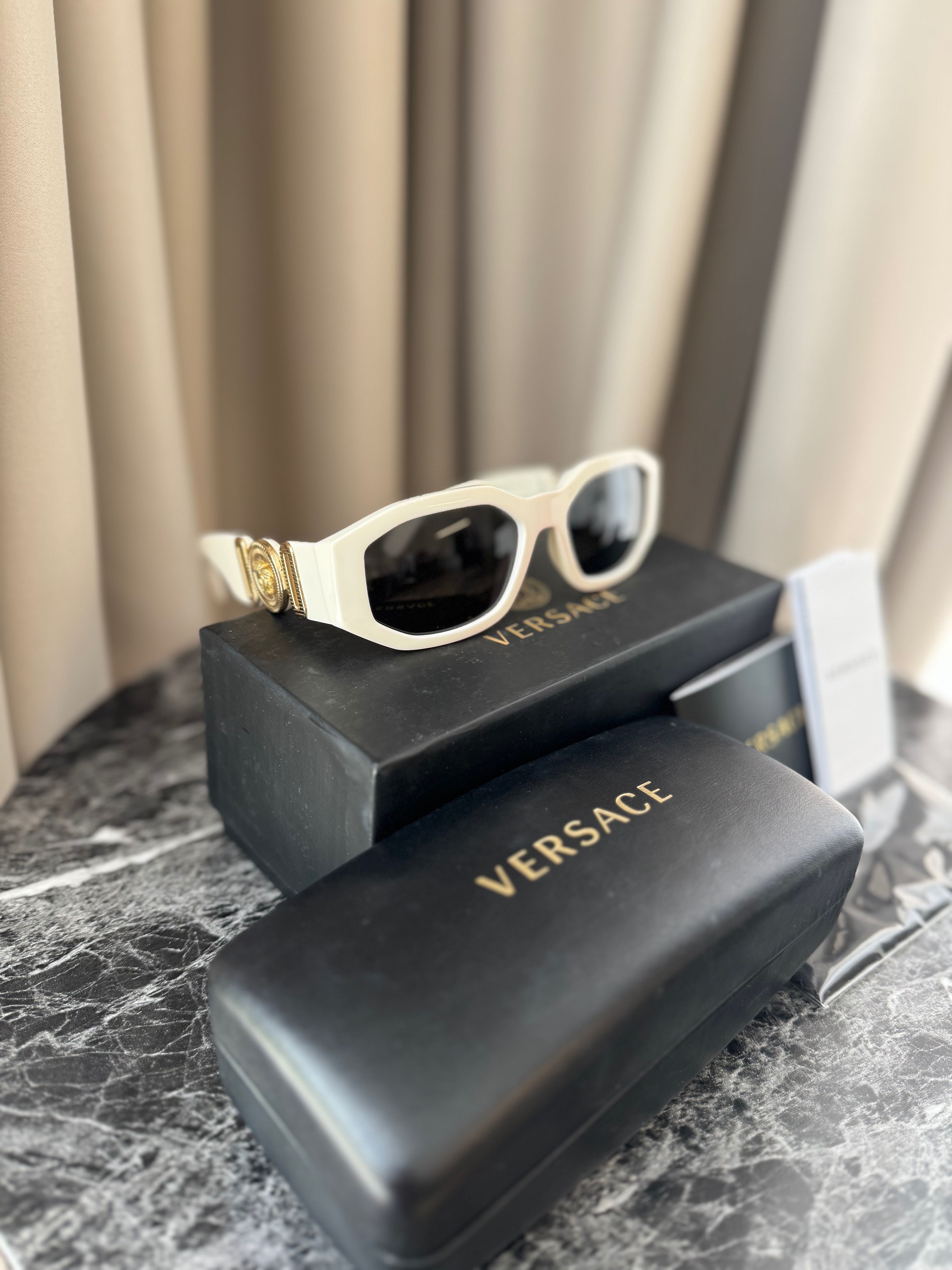 Слънчеви очила Versace
80 лв
