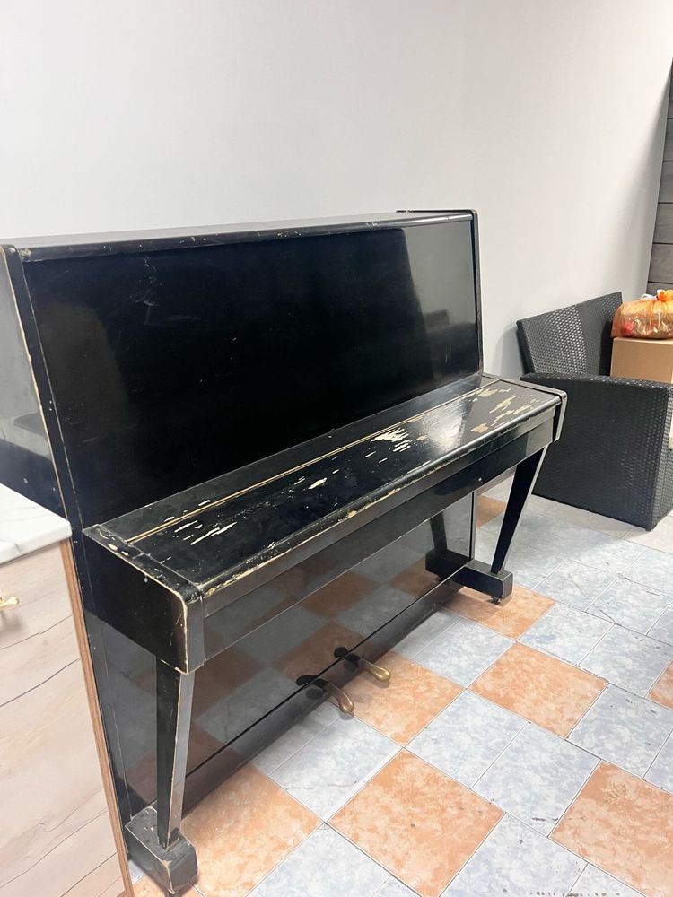 Пианино продам срочно, не новая