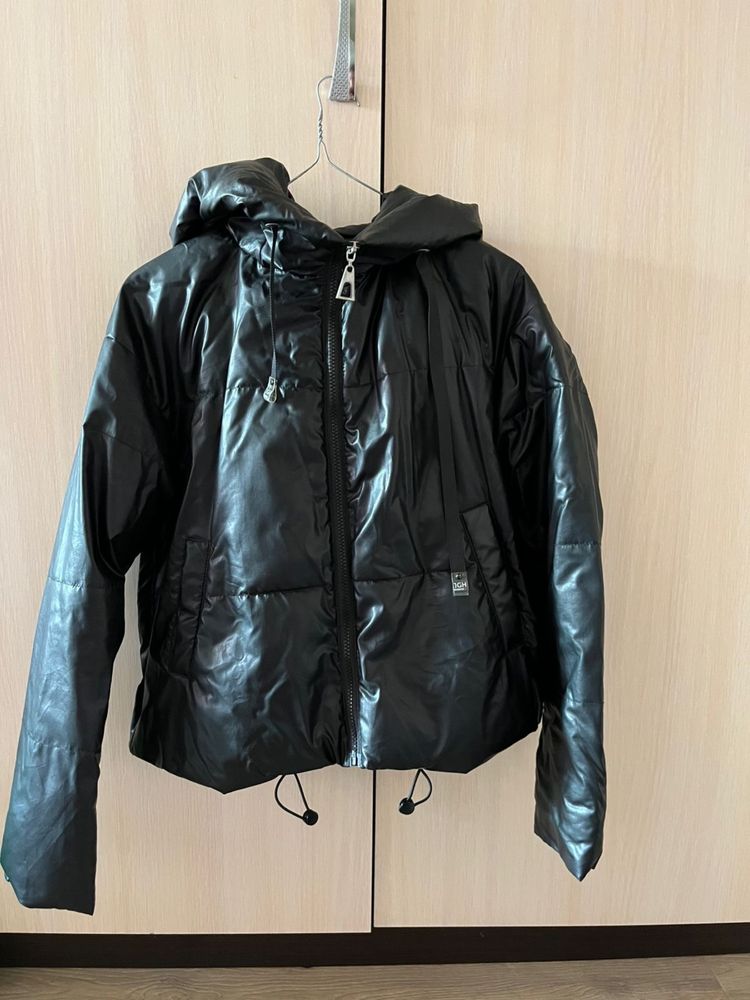 Продам куртку женскую