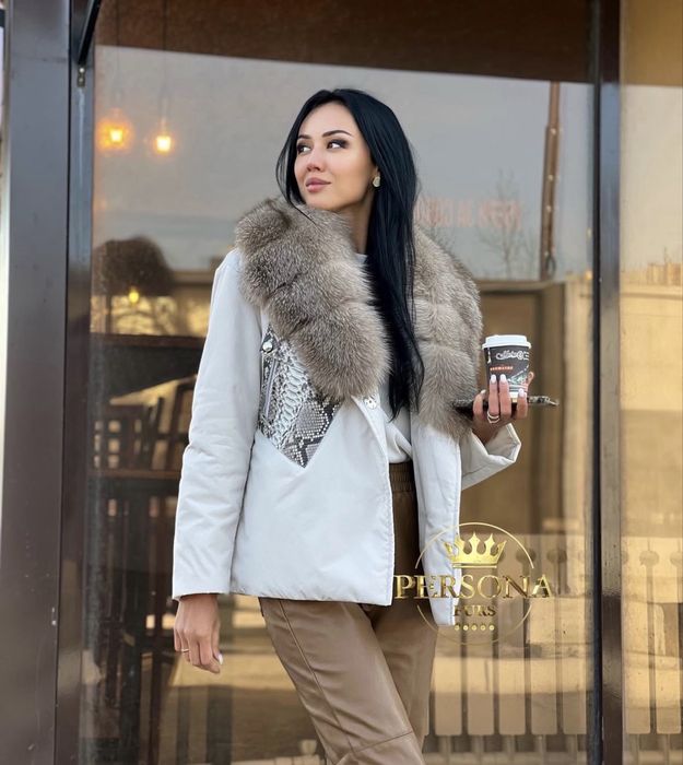 Демисезонная куртка с мехом S размер