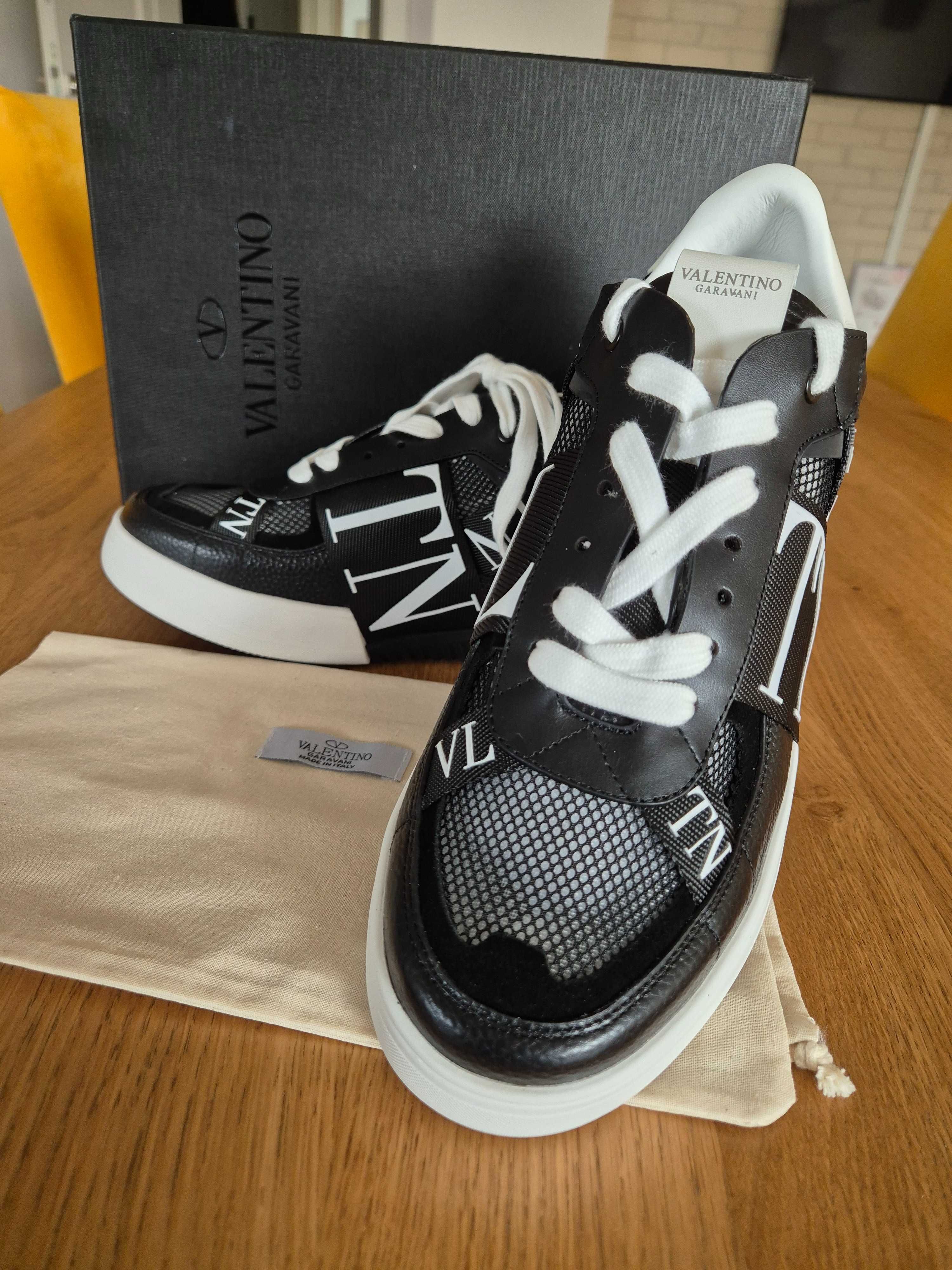 Мъжки обувки Valentino