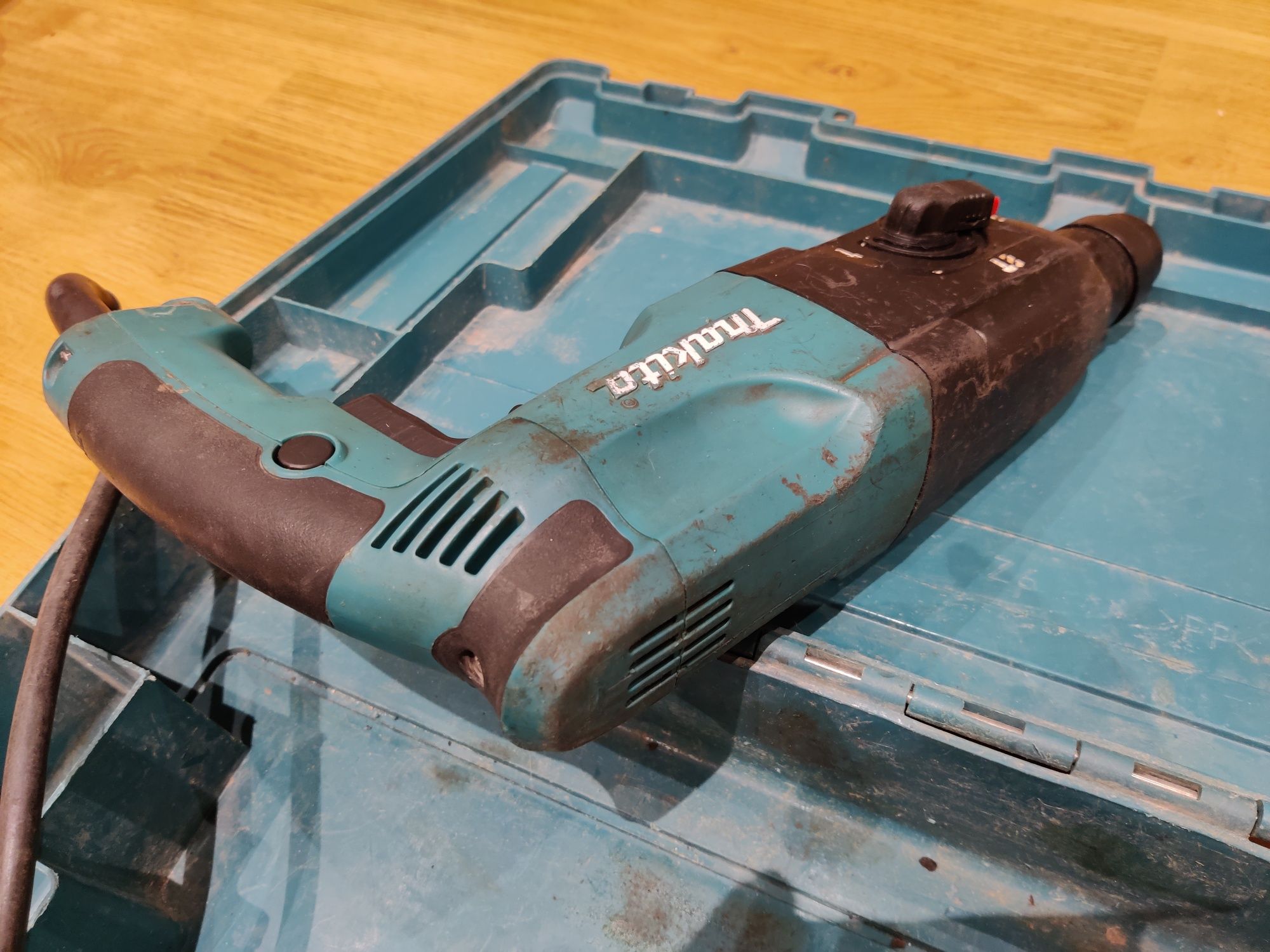 Перфоратор Makita HR2450. Внос Англия