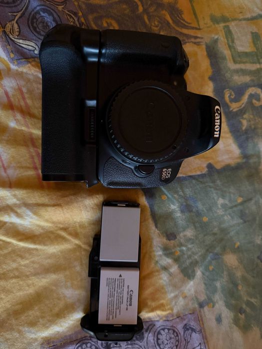 Vând Canon 5D Mark II + Canon 650D + Obiectiv 75-300mm + Accesorii
