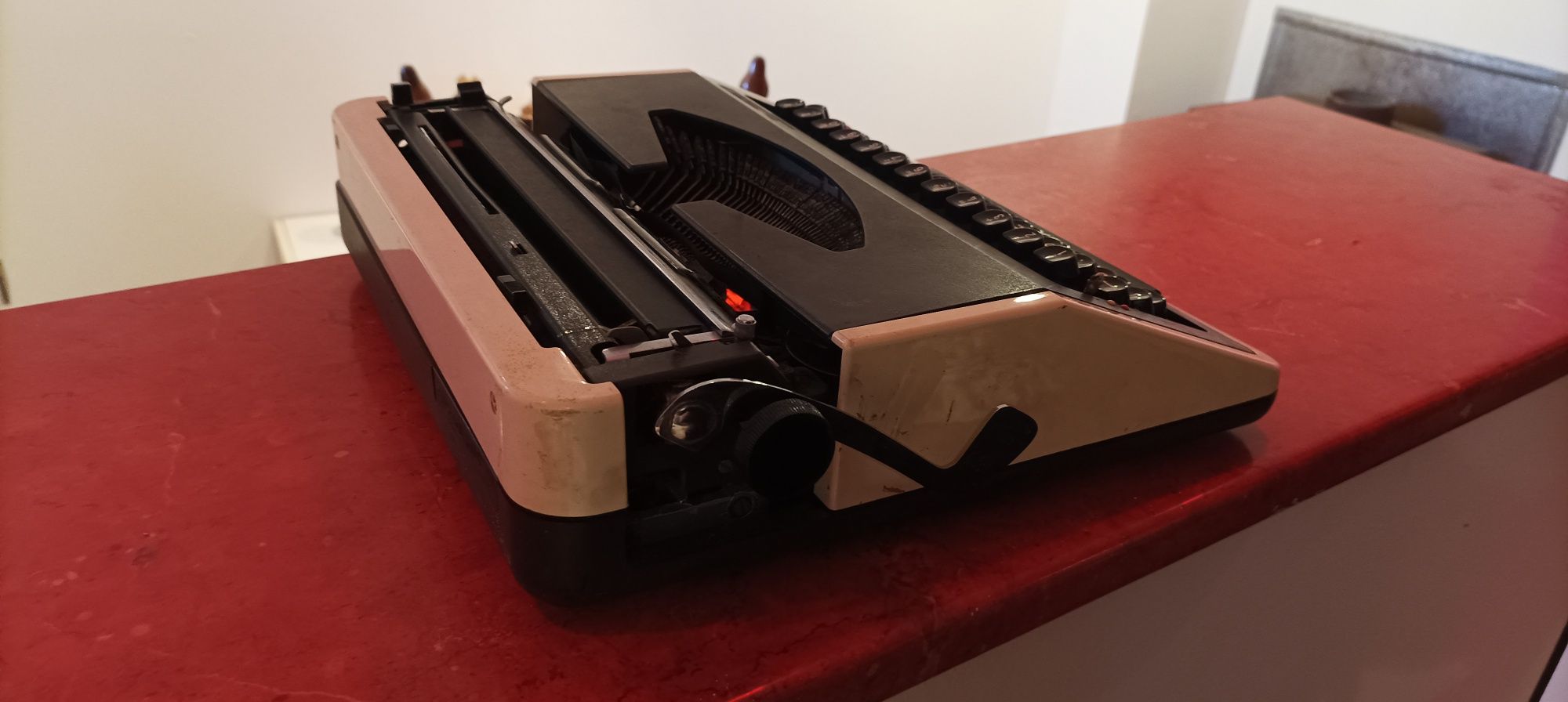 Пишеща машина с куфарче
