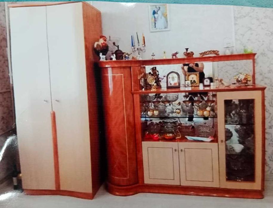 Платяной шкаф, мини стенка (гостиная) и тумбочка!