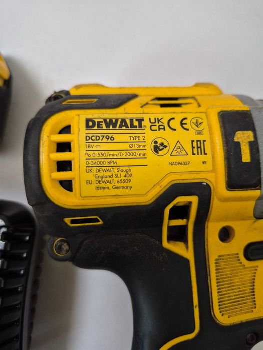 Акумулаторен винтоверт DCD796+DCB182+DCB112