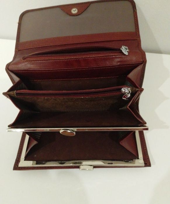 Обява 24 Дамски портмонета