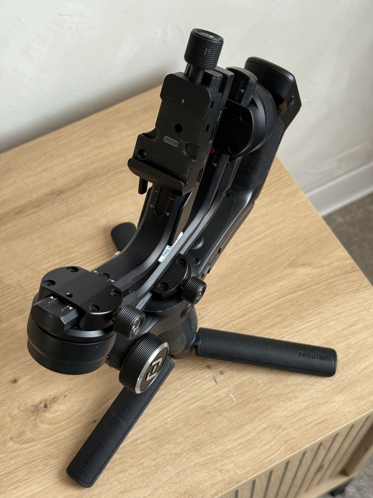 Stabilizator Gimbal FeiyuTech Scorp C 3 axe