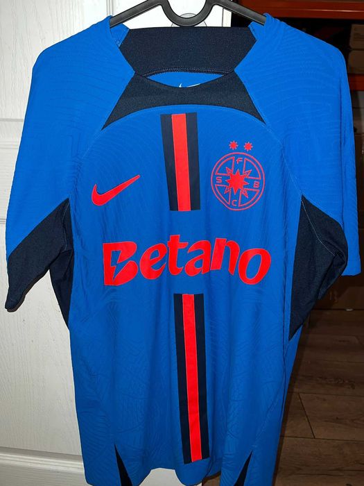 Tricou FCSB sezon 2024/2025 – mărimea M (2 bucăți disponibile)