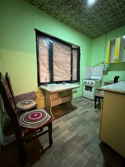 1 xonali kvartira sotiladi 2 etajda