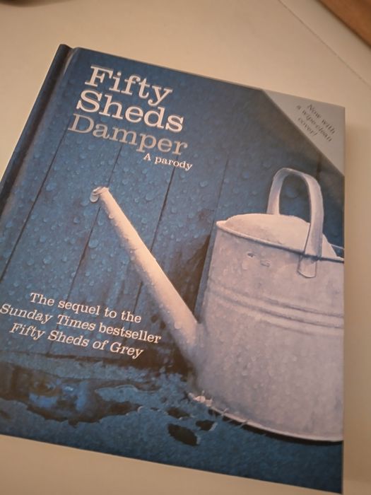 Оригинална английска книга със стотици черно бели снимки и текстове