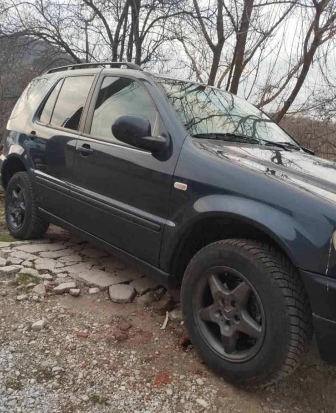 Mercedes ML 230.
