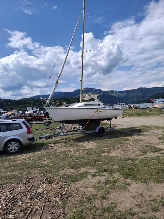 Velier cu motor și peridoc 750kg