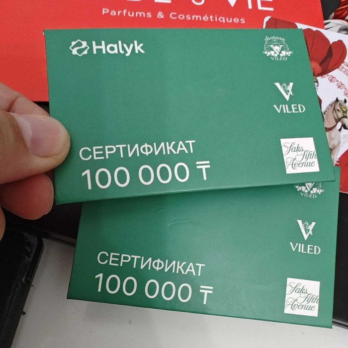 DOLCE & Gabbana GUCCI для покупки на 3ОО ОООт Подарочный сертификат