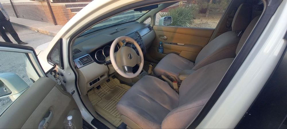 Nissan Tiida sotiladi. Holati yahshi.