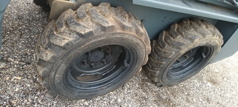Miniincarcator fai komatsu 2100 ore cu Furci