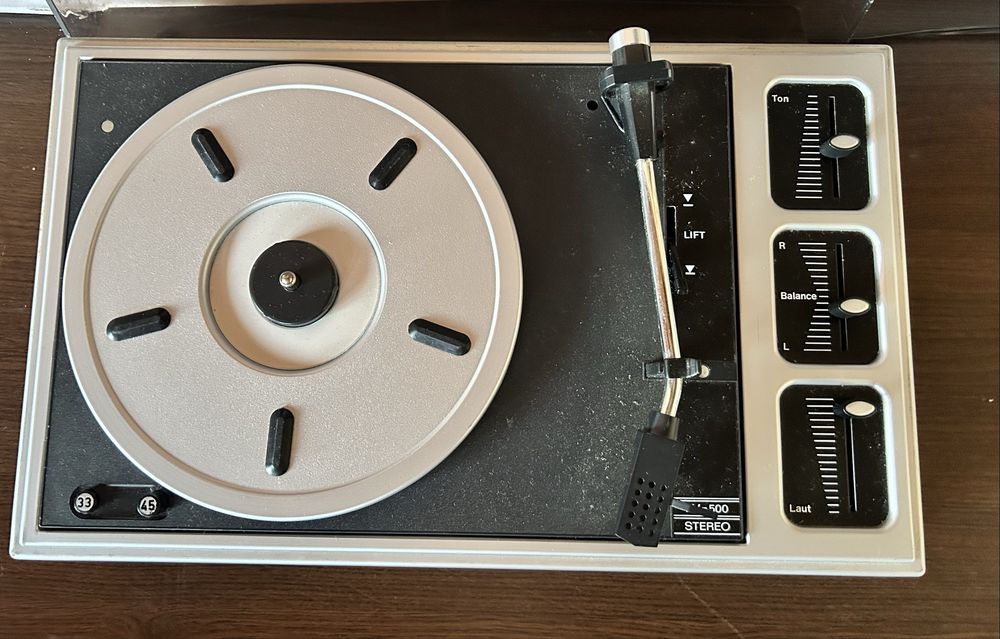Стерео касетофон, усилвател, видеа, ресийвър, DVD и др.