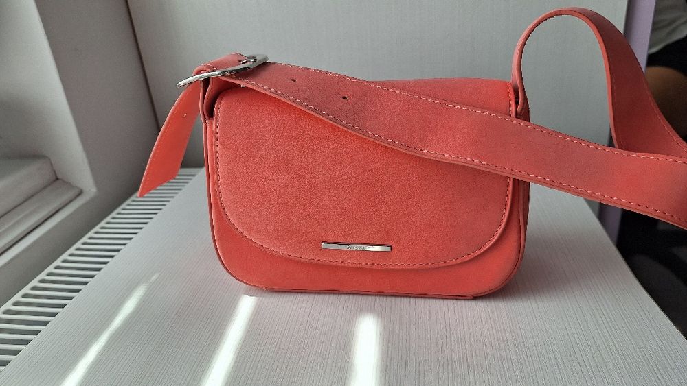 Чантичка bershka