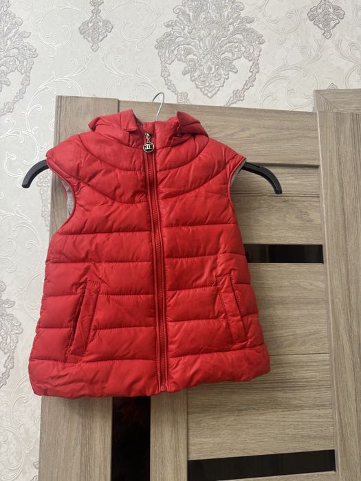 Продам детский безрукавка в отличном состояний