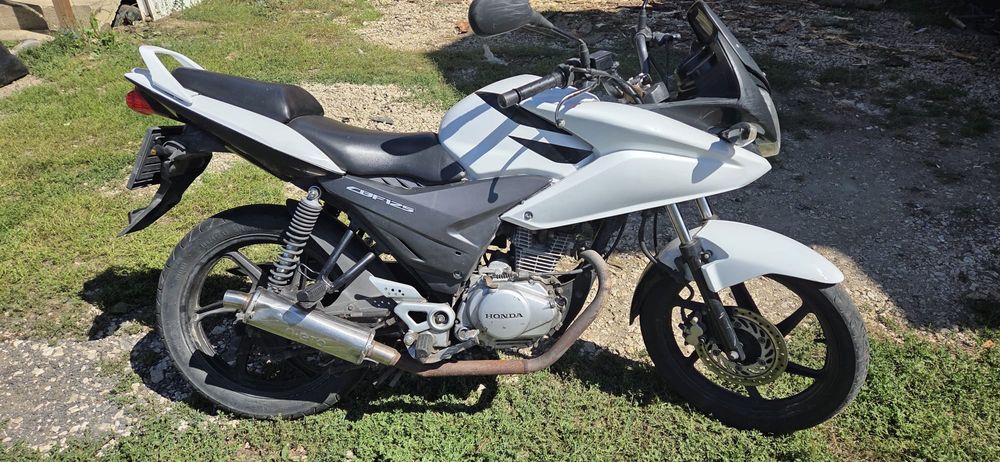 Vând Honda CB125F
