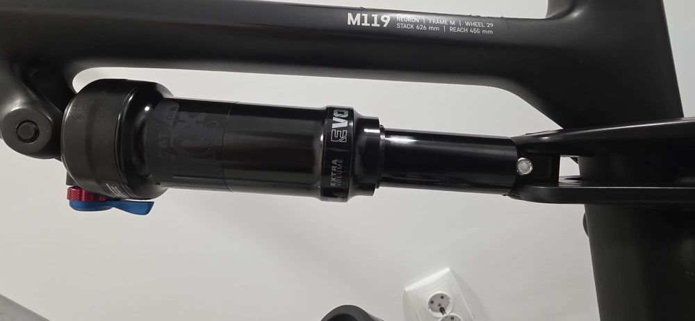 Vând bicicleta Canyon Neuron 2023 CF7 carbon