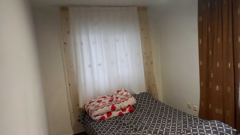 Închiriez apartament semidecomandate