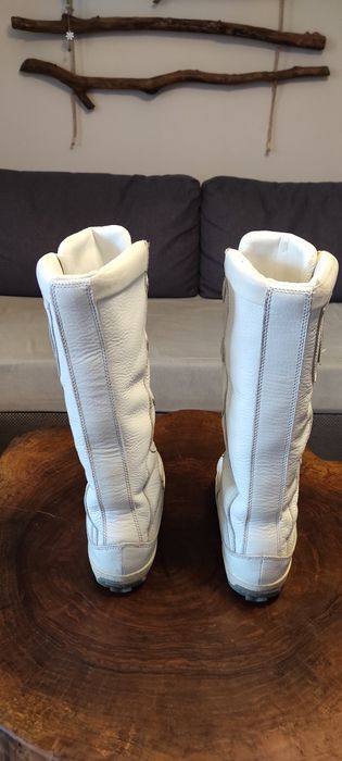 Бели кожени ботуши Timberland 37.5