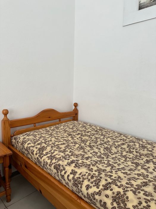 Дървено легло от чам + матрак