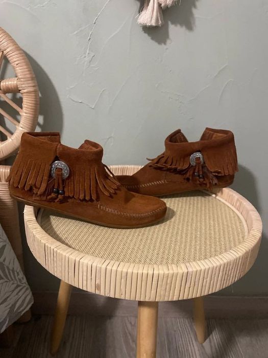 Minnetonka Дамски велурени боти 35 номер