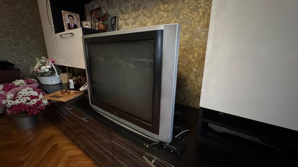 Продам телевизор