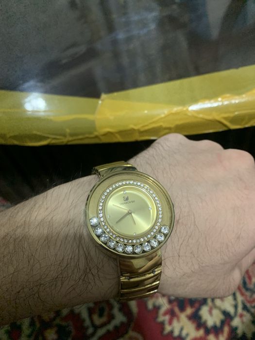 Женские часы золотистые