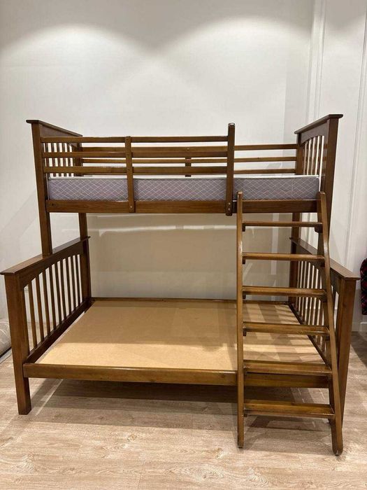 Детская кровать двухэтажная в отличном состояние