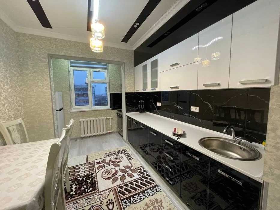 Срочно сдам кв 2/5/8 на Максим Горьком ор метро БИЙ 129*