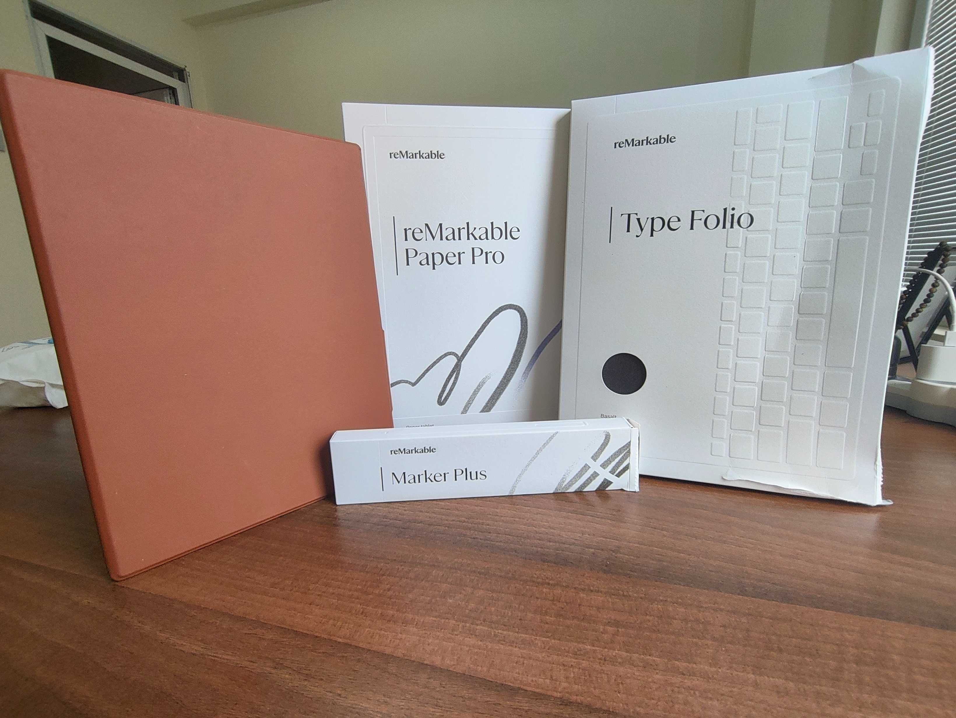 reMarkable Paper Pro + Marker Plus + Type Folio – перфектно състояние