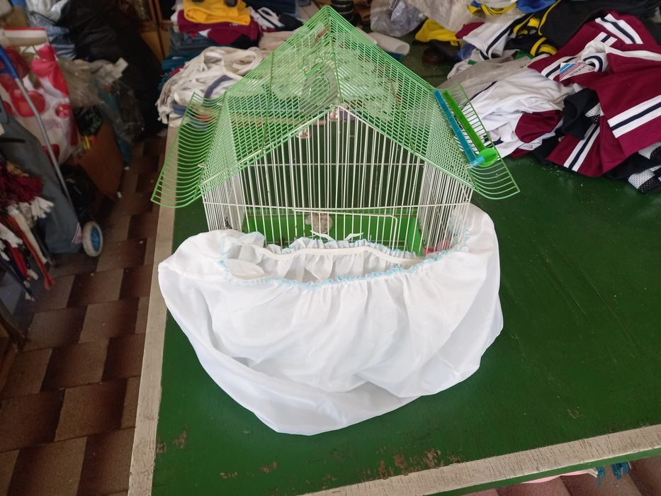 Клетка за папагали и легло за котка