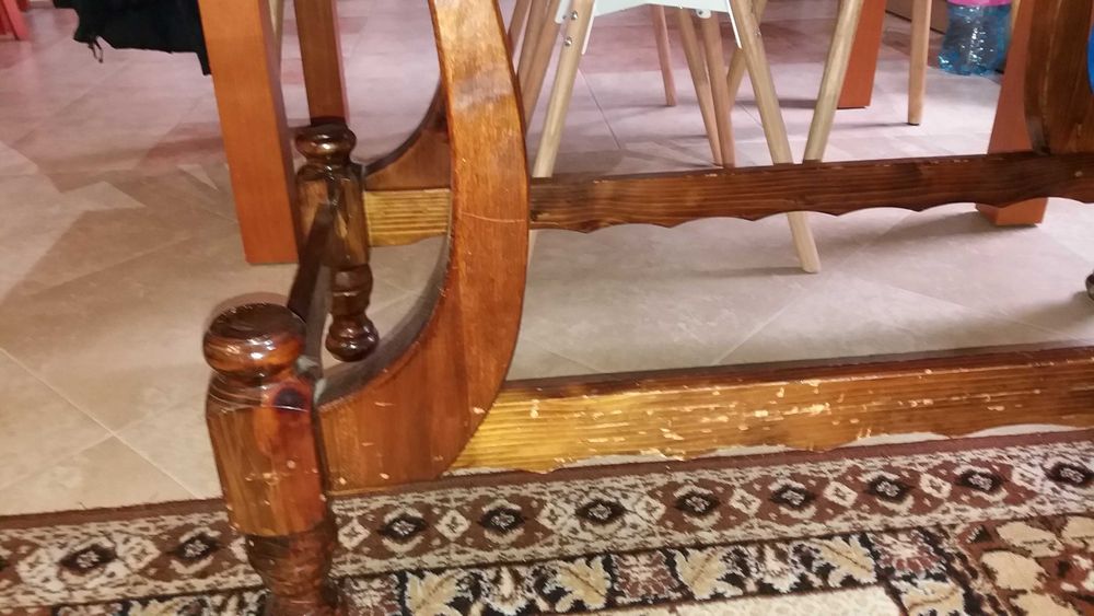 дървена холна маса