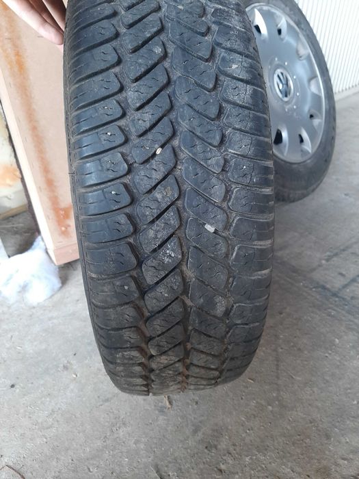 Vand 2 roți complete VW – jante tablă 15" + anvelope iarnă 195/65 R15