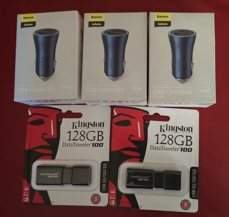 Зарядно за кола и USB flash card 128 gb Kingston