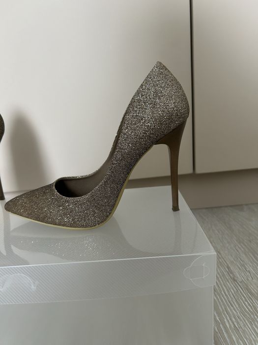 Срочно продам туфли