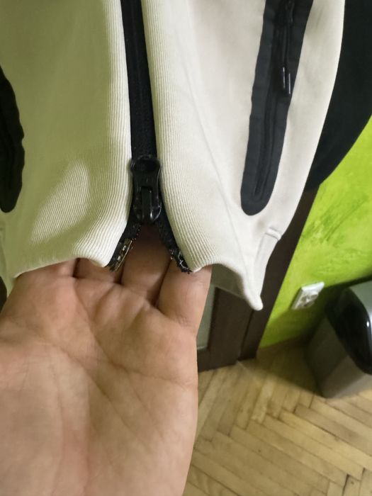 Продавам Nike Tech Fleece горнище