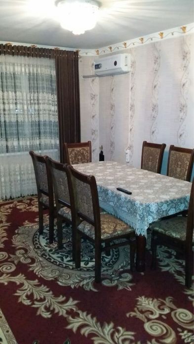 8 kishilik Stol va stullari bilan sotiladi