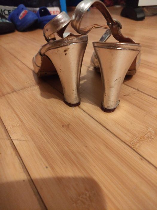 Sandale piele marimea 38 si  marimea 39