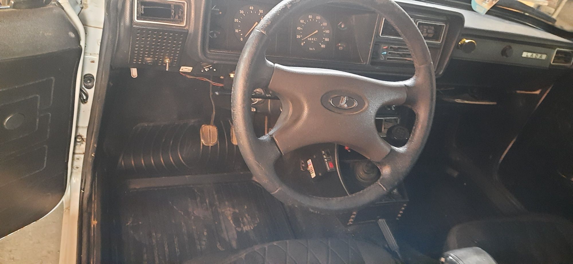 Lada 2107 sotiladi.