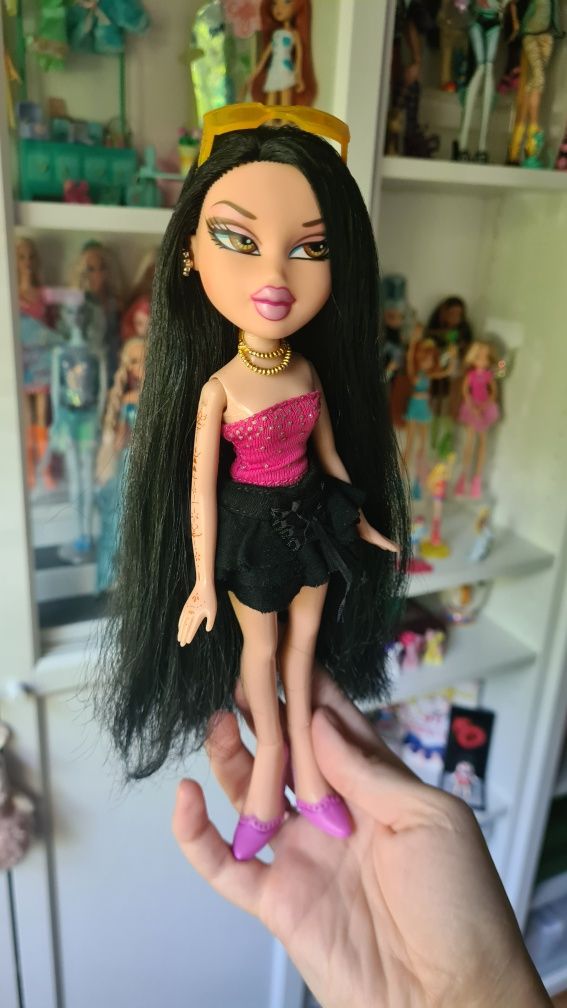 Papusa Bratz restyled Jade Genie