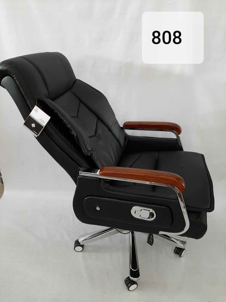 Офисное кресло для руководителя модель 808