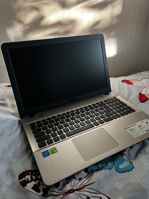 Ноутбук Dell и ASUS